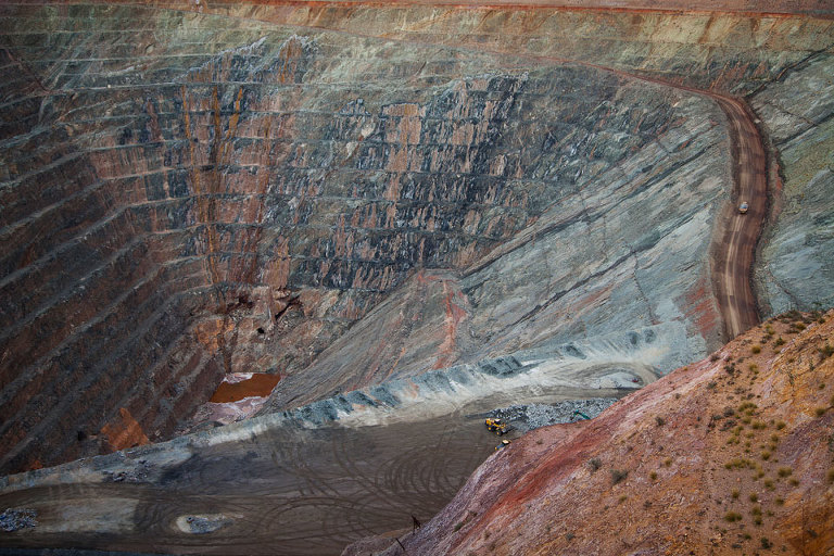 Gwalia Gold Mine (exit road with truck)