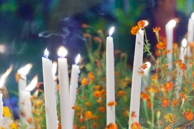 Candles & flor de muertos