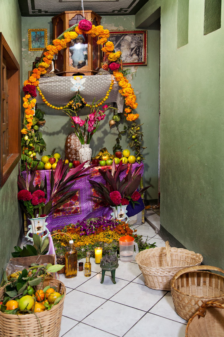 Hallway ofrenda