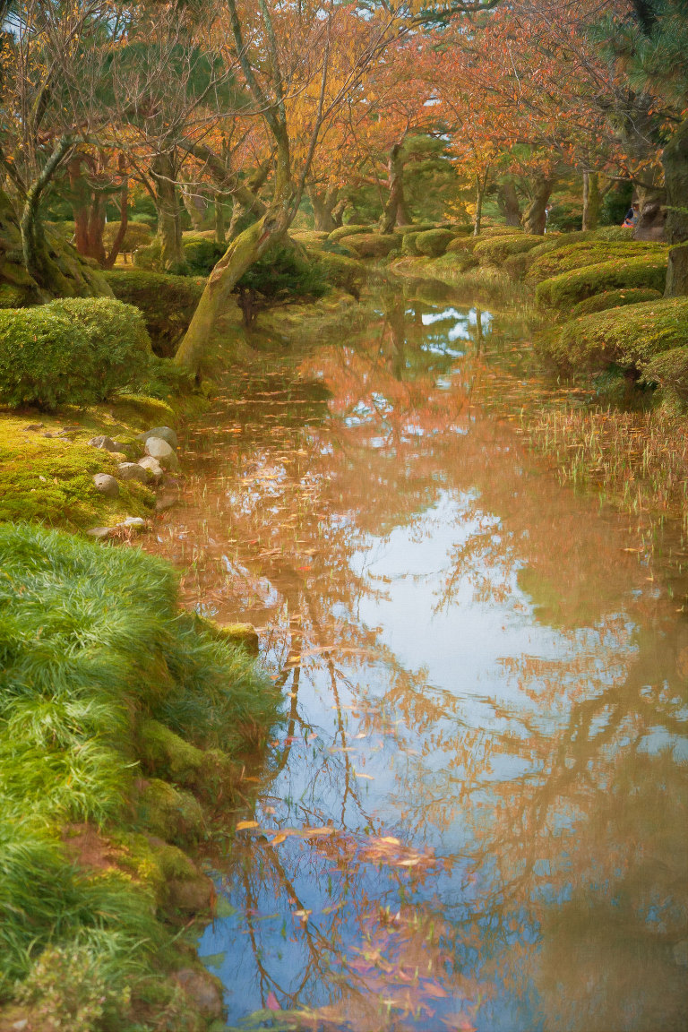 Kenrokuen Reflection